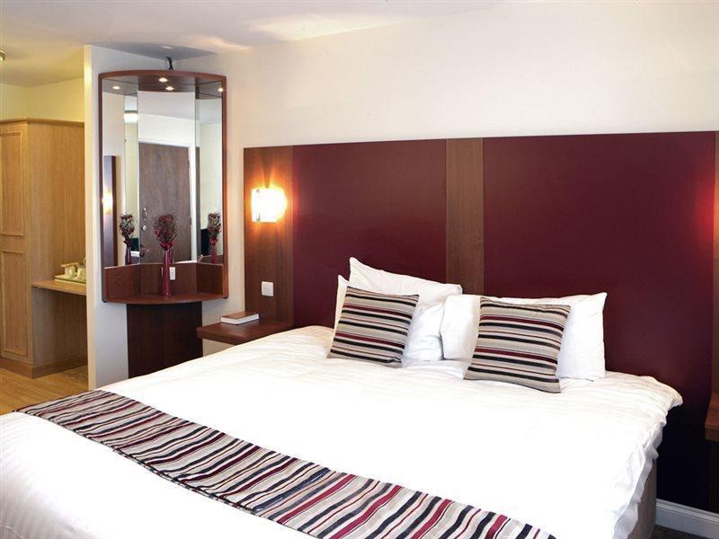 Mercure Swindon East Hotel And Spa Dış mekan fotoğraf